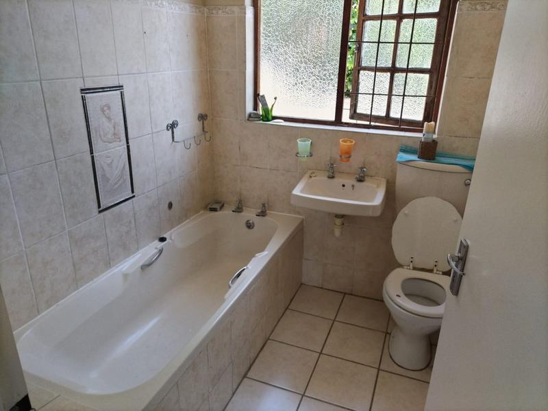 5 Bedroom Property for Sale in Amalinda Eastern Cape